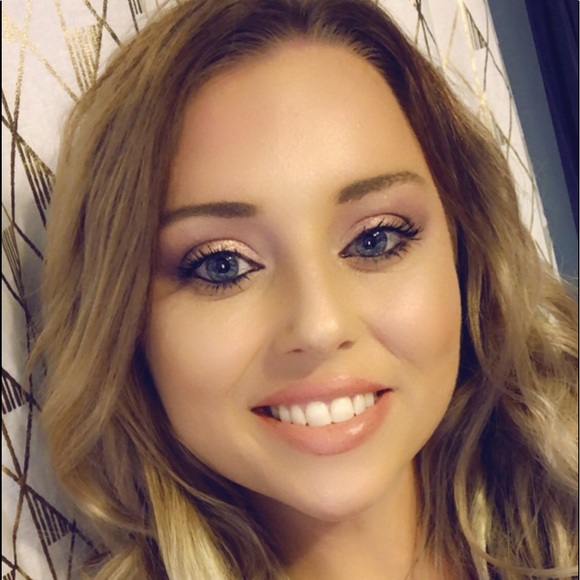 Meet your Posher, Megan - Picture 3 of 4